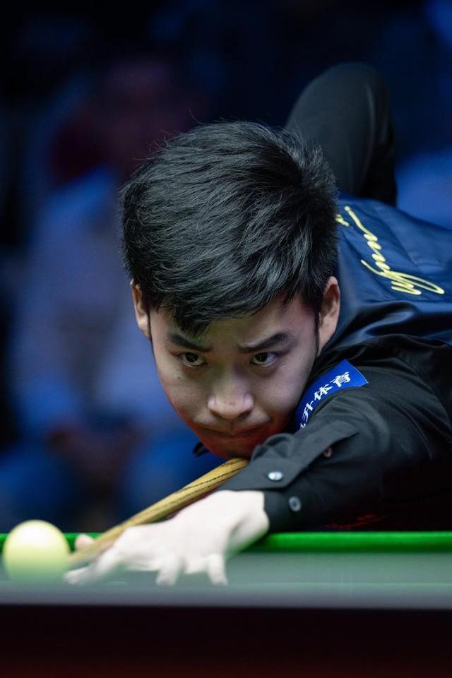 而是以胸前 而是以胸前